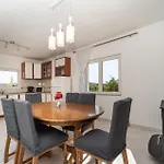 3 Bedroom Lovely In Radasinovci
