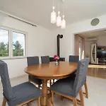 3 Bedroom Lovely In Radasinovci Apartamento *