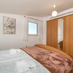 Apartamento 3 Bedroom Lovely In Radasinovci Radosinovac