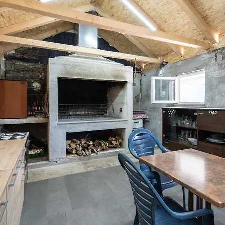 3 Bedroom In Radasinovci