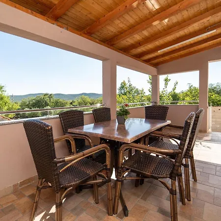 3 Bedroom In Radasinovci Apartment