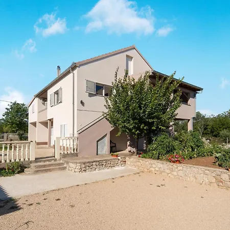 3 Bedroom In Radasinovci Apartment *