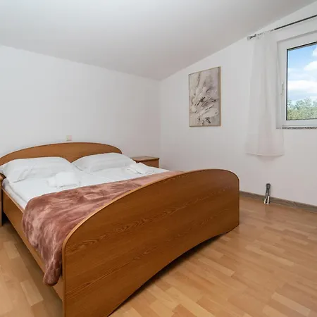 3 Bedroom In Radasinovci Apartment