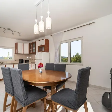 3 Bedroom Lovely In Radasinovci