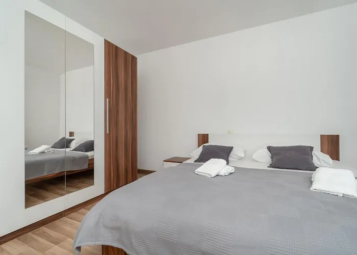 3 Bedroom In Radasinovci Διαμέρισμα *