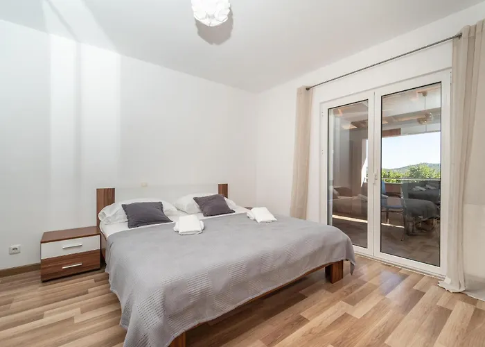 3 Bedroom In Radasinovci *