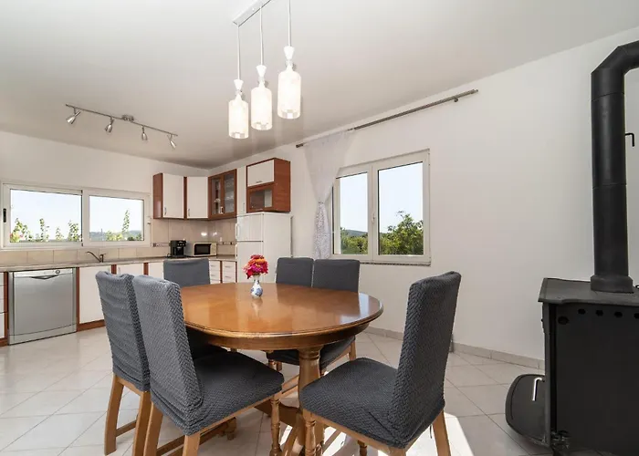 3 Bedroom In Radasinovci