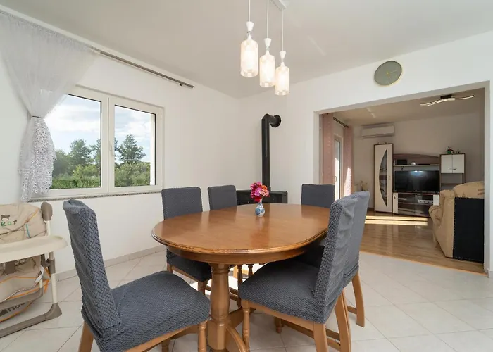 3 Bedroom In Radasinovci Διαμέρισμα *