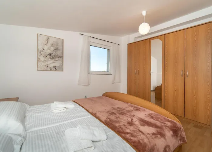 Διαμέρισμα 3 Bedroom In Radasinovci Radosinovac